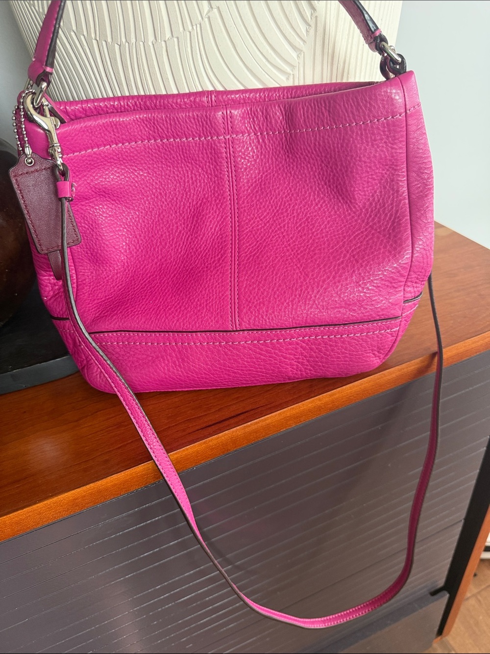 Gorgeous Coach Pebbled Leather Shoulder Bag in Fuchsia Pink-excellent condition - Picture 5 of 7